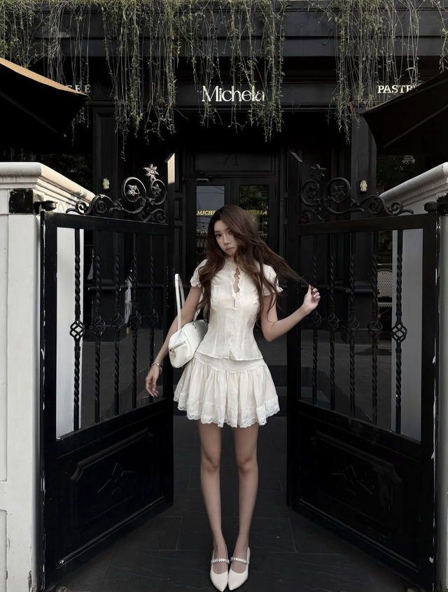 Nhẹ nhàng và bay bổng cùng chân váy xòe ngắn- Ảnh 2.