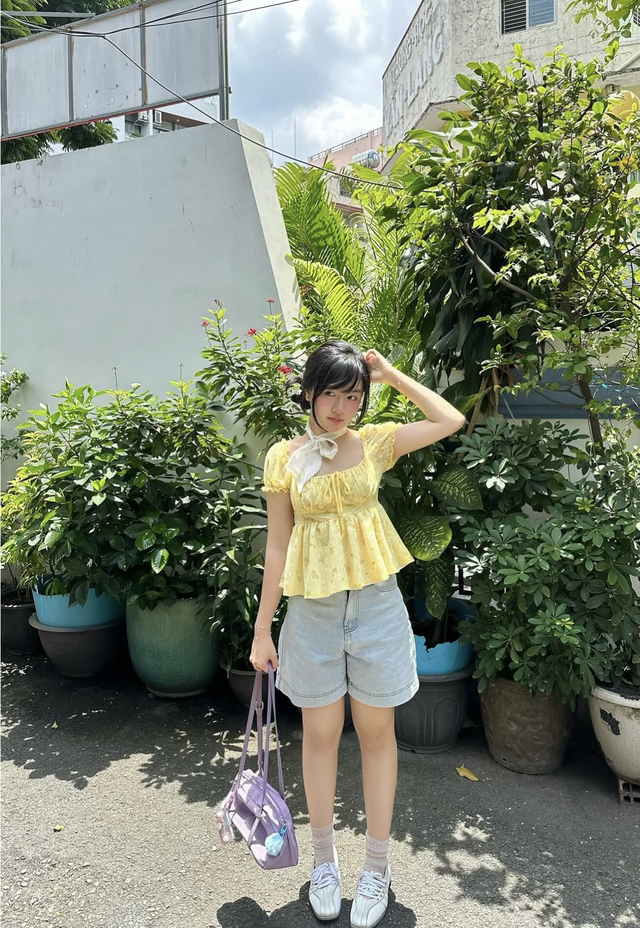 Muốn mặc trẻ trung hơn, hãy thử ngay bản phối sắc xanh và vàng- Ảnh 2.