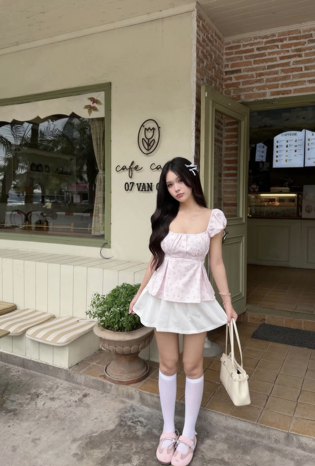 Nhẹ nhàng và bay bổng cùng chân váy xòe ngắn- Ảnh 3.