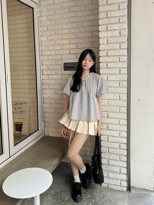 Nhẹ nhàng và bay bổng cùng chân váy xòe ngắn- Ảnh 6.