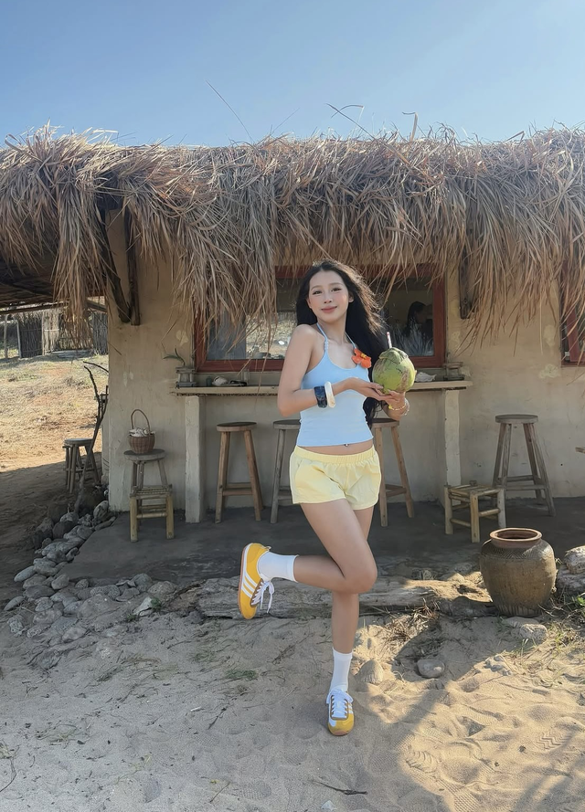 Muốn mặc trẻ trung hơn, hãy thử ngay bản phối sắc xanh và vàng- Ảnh 8.