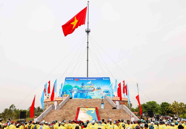 Kh&aacute;t vọng h&ograve;a b&igrave;nh bật l&ecirc;n từ v&ugrave;ng đất th&eacute;p- Ảnh 1.