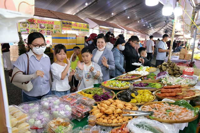 Lễ hội b&aacute;nh d&acirc;n gian Nam bộ năm 2026 c&oacute; g&igrave; đặc biệt?- Ảnh 2.