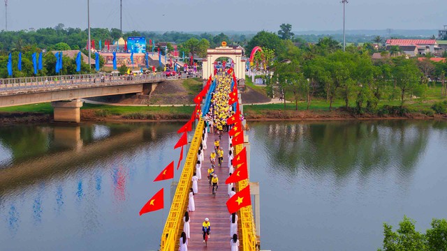 Kh&aacute;t vọng h&ograve;a b&igrave;nh bật l&ecirc;n từ v&ugrave;ng đất th&eacute;p- Ảnh 4.