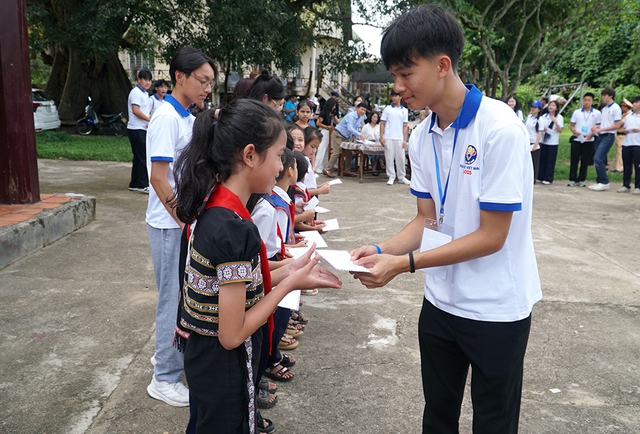 Kiều b&agrave;o trẻ kể chuyện qu&ecirc; hương - Ảnh 4.