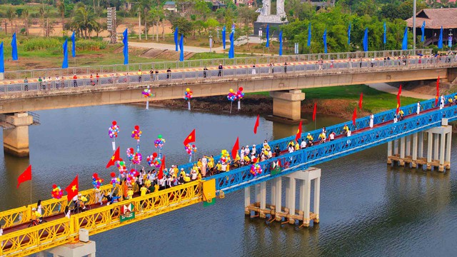 Kh&aacute;t vọng h&ograve;a b&igrave;nh bật l&ecirc;n từ v&ugrave;ng đất th&eacute;p- Ảnh 5.