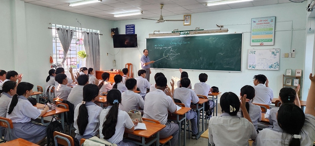 'Nước r&uacute;t' &ocirc;n tập chuẩn bị thi lớp 10 - Ảnh 1.