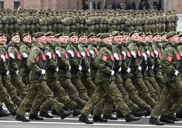 Ba quốc gia chi ti&ecirc;u qu&acirc;n sự hơn một nửa to&agrave;n cầu- Ảnh 1.