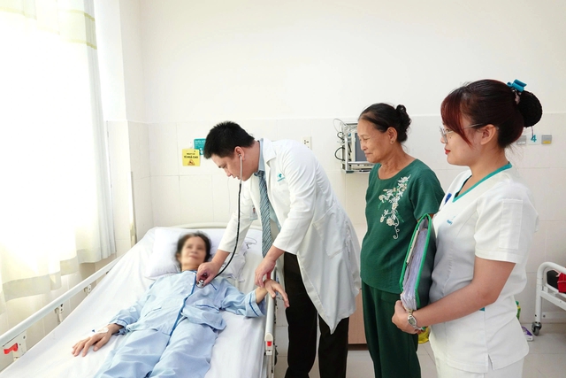 B&aacute;c sĩ Cần Thơ cứu sống ca hẹp nhiều nh&aacute;nh động mạch v&agrave;nh, suy tim rất nặng - Ảnh 2.