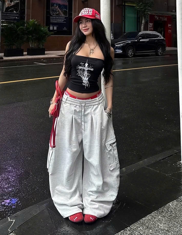 Xuống phố rạng rỡ cùng set đồ áo ống, quần vải rộng- Ảnh 8.