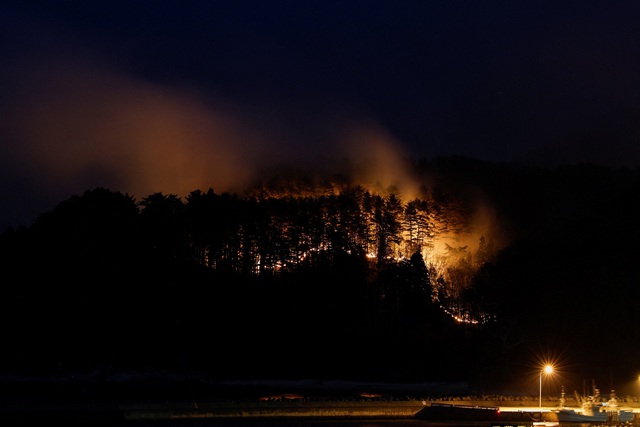 Nhật điều 1.500 l&iacute;nh cứu hỏa, qu&acirc;n nh&acirc;n chữa ch&aacute;y rừng đang lan rộng- Ảnh 1.