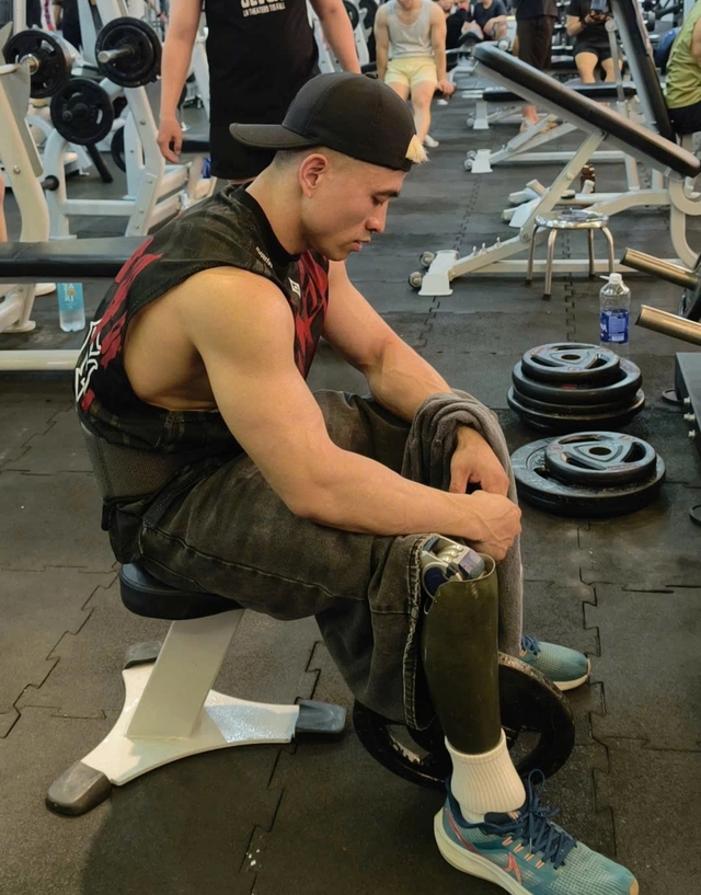 Vượt biến cố mất một ch&acirc;n, ch&agrave;ng trai nghị lực chinh phục s&agrave;n đấu thể h&igrave;nh   - Ảnh 2.