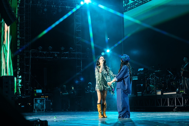 Con g&aacute;i Mỹ Linh c&ugrave;ng d&agrave;n ca sĩ gen Z 'ch&aacute;y' hết m&igrave;nh tại SAO Concert
- Ảnh 1.