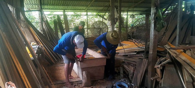 17 năm đ&oacute;ng &aacute;o quan miễn ph&iacute;- Ảnh 1.