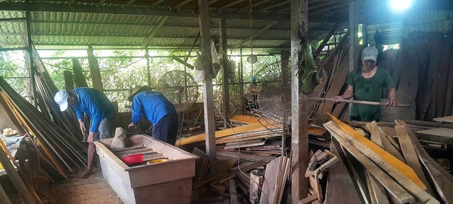 17 năm đ&oacute;ng &aacute;o quan miễn ph&iacute;- Ảnh 2.