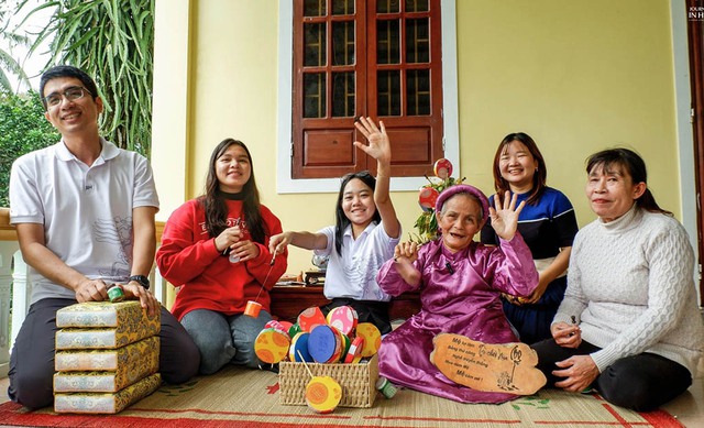 Người trẻ giữ hồn xưa: Mở workshop cho trống l&ugrave;ng t&ugrave;ng- Ảnh 2.