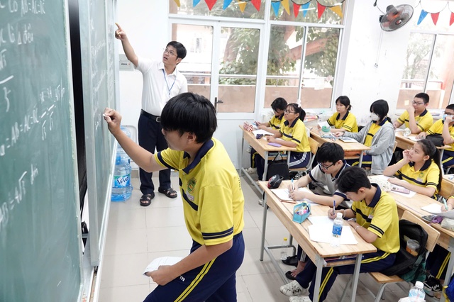 'Nước r&uacute;t' &ocirc;n tập chuẩn bị thi lớp 10 - Ảnh 2.