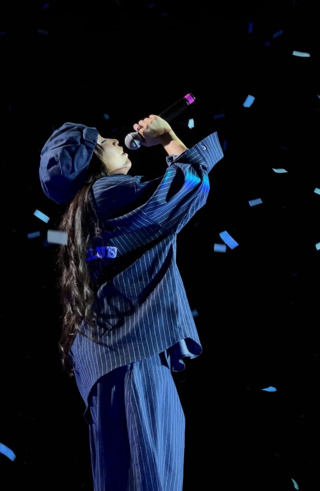 Con g&aacute;i Mỹ Linh c&ugrave;ng d&agrave;n ca sĩ gen Z 'ch&aacute;y' hết m&igrave;nh tại SAO Concert
- Ảnh 2.