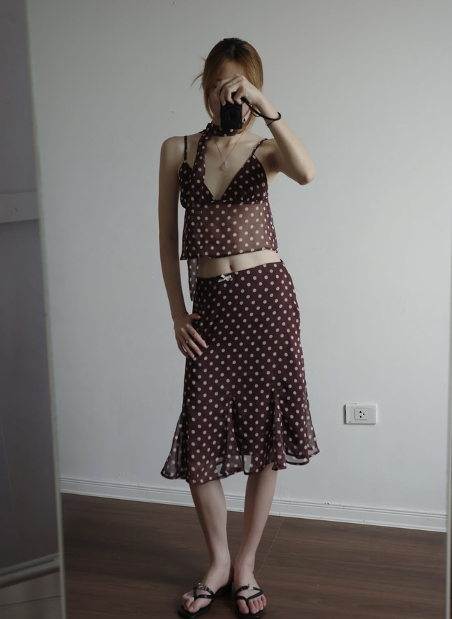 Điểm xuyết nét duyên cùng phụ kiện quàng cổ chấm bi- Ảnh 7.