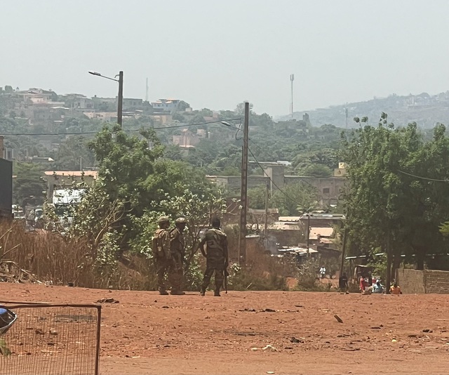 Xe bom lao thẳng v&agrave;o nh&agrave; Bộ trưởng Quốc ph&ograve;ng Mali- Ảnh 2.