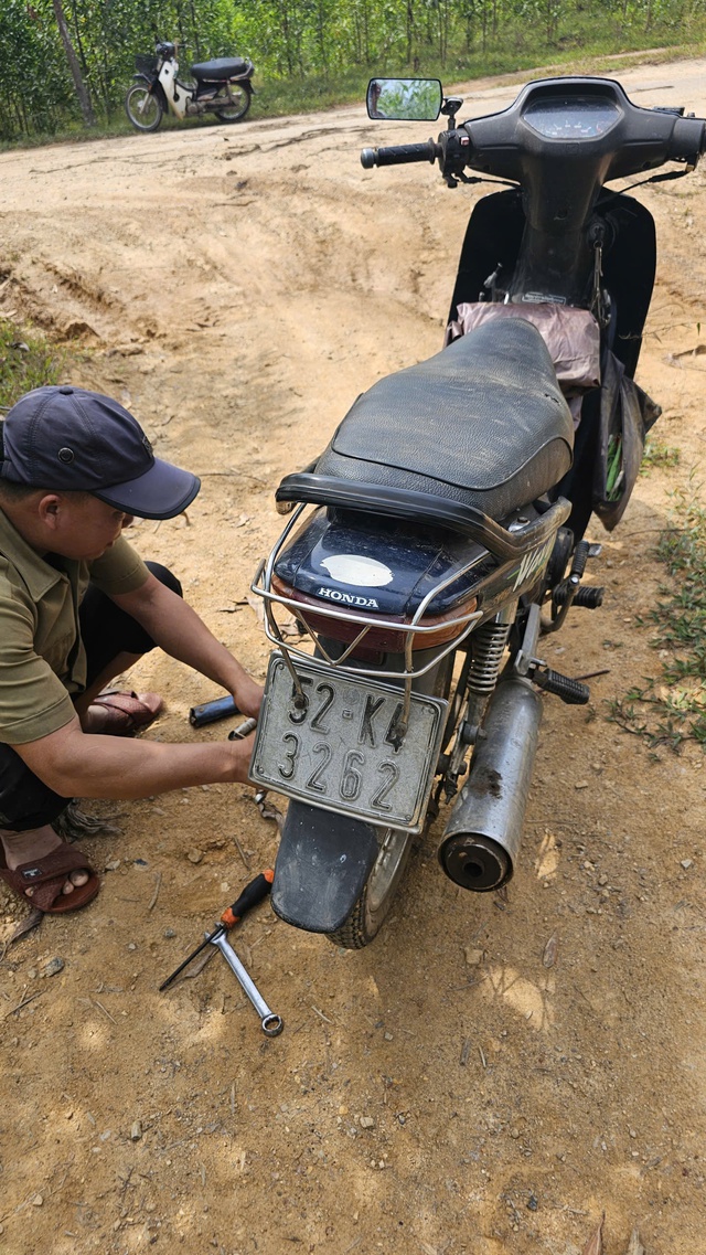 Cụ ông đi lạc trong rừng cùng 'thỏi vàng' được cứu giúp- Ảnh 4.