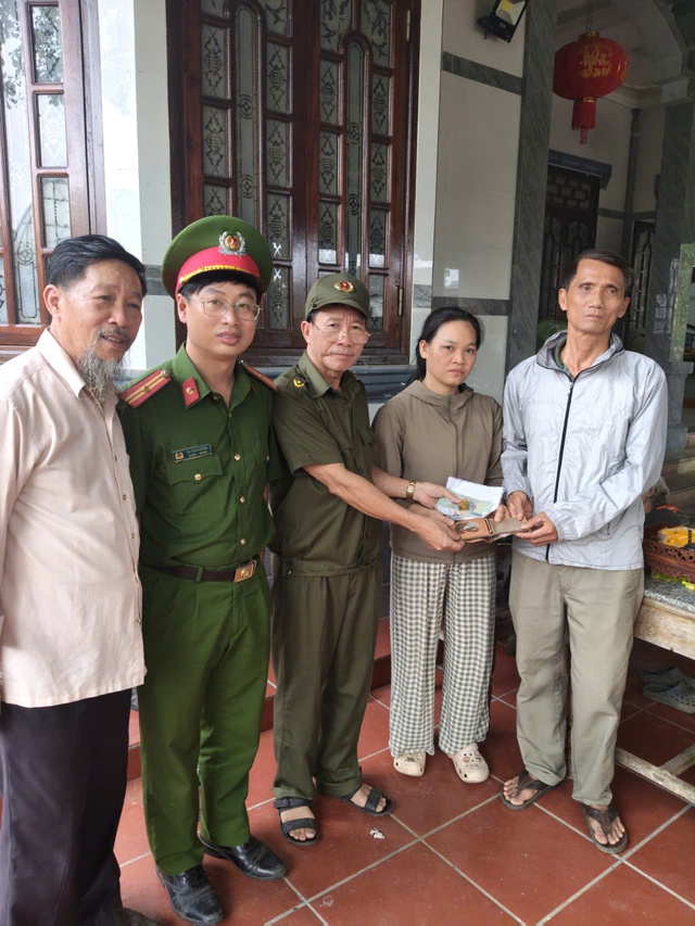 Cụ ông đi lạc trong rừng cùng 'thỏi vàng' được cứu giúp- Ảnh 5.