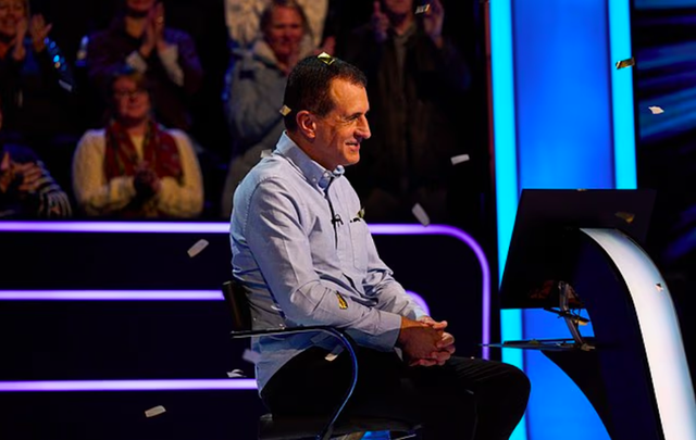 Chuy&ecirc;n gia c&ocirc;ng nghệ thắng 'Ai l&agrave; triệu ph&uacute;' bản Anh, l&atilde;nh hơn 35 tỉ tiền thưởng - Ảnh 2.