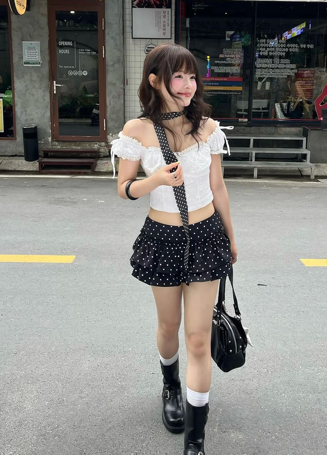 Điểm xuyết nét duyên cùng phụ kiện quàng cổ chấm bi- Ảnh 1.