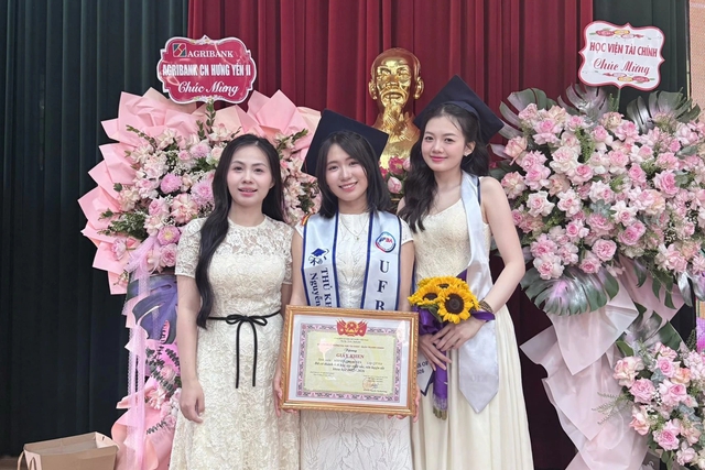 Nữ thủ khoa &lsquo;g&acirc;y b&atilde;o mạng&rsquo; khi đưa 29 người th&acirc;n đi dự lễ tốt nghiệp - Ảnh 5.