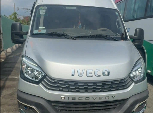 Ngồi ghế sau kh&ocirc;ng thắt d&acirc;y an to&agrave;n, nhiều người ngỡ ng&agrave;ng khi bị phạt - Ảnh 2.