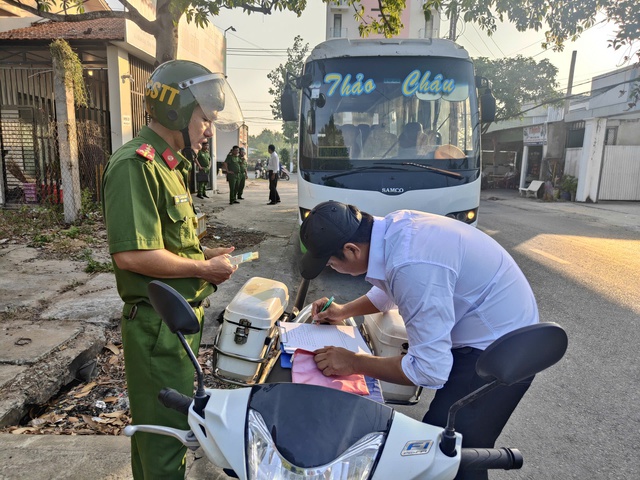 Vĩnh Long: 'X&oacute;a sổ' xe hợp đồng tr&aacute; h&igrave;nh tuyến cố định- Ảnh 1.