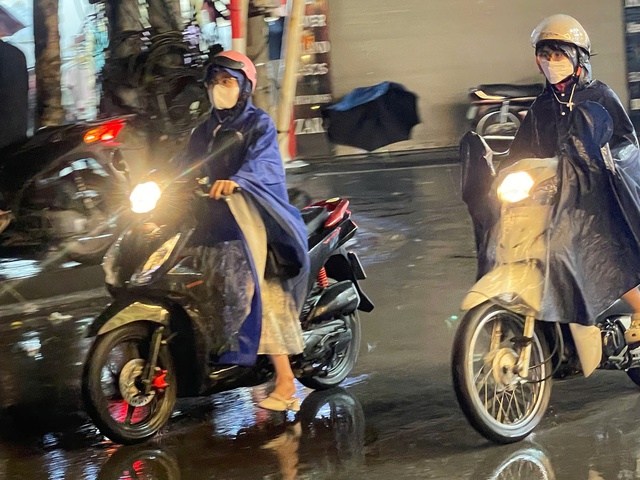 Kh&ocirc;ng kh&iacute; lạnh g&acirc;y ra đợt mưa gi&ocirc;ng trước nghỉ lễ 30.4 - 1.5- Ảnh 1.