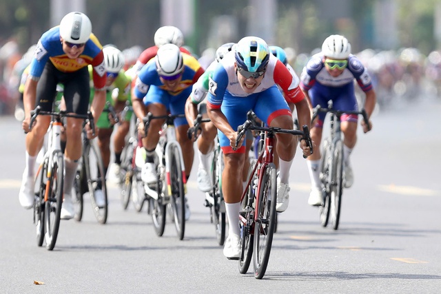 Tay đua New Zealand của đội Vĩnh Long gi&agrave;nh chiến thắng tr&ecirc;n đất T&acirc;y Đ&ocirc; ở C&uacute;p truyền h&igrave;nh TP.HCM- Ảnh 1.