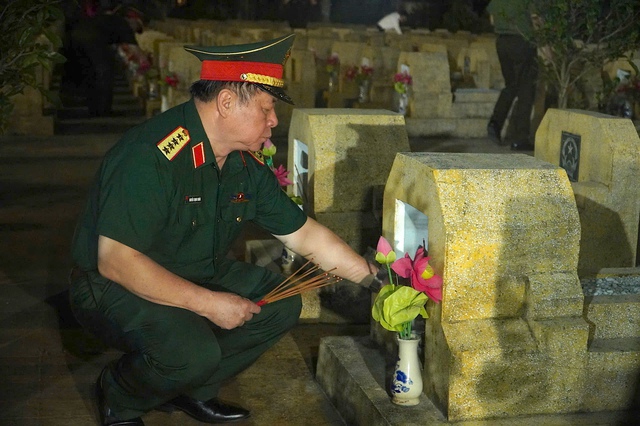 Đại tướng Nguyễn Trọng Nghĩa viếng nghĩa trang, thăm gia đ&igrave;nh ch&iacute;nh s&aacute;ch tại Gia Lai- Ảnh 2.