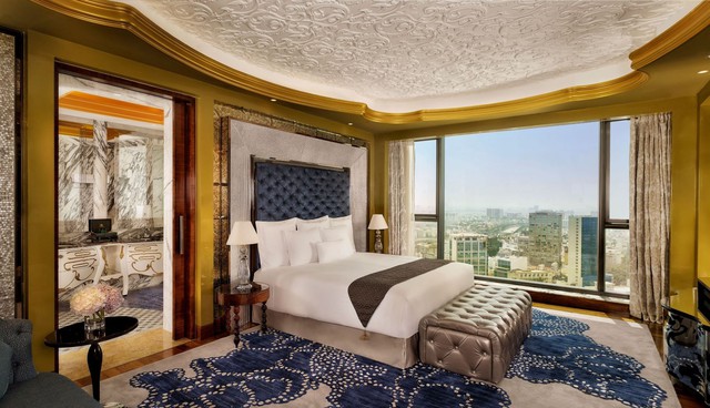 Tận hưởng kỳ nghỉ đẳng cấp v&agrave; kh&aacute;m ph&aacute; vẻ đẹp th&agrave;nh phố c&ugrave;ng The Reverie Saigon - Ảnh 1.