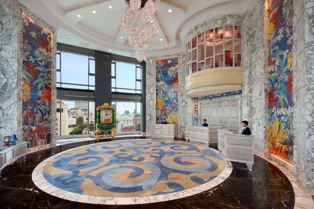 Tận hưởng kỳ nghỉ đẳng cấp v&agrave; kh&aacute;m ph&aacute; vẻ đẹp th&agrave;nh phố c&ugrave;ng The Reverie Saigon - Ảnh 2.