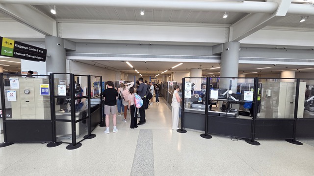 Hơn 1.100 nh&acirc;n vi&ecirc;n an ninh s&acirc;n bay Mỹ nghỉ việc - Ảnh 1.