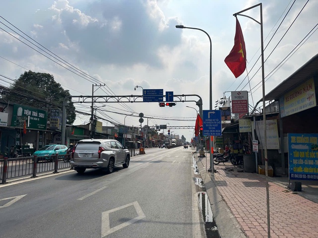 Lắp th&ecirc;m biển cảnh b&aacute;o tr&ecirc;n Tỉnh lộ 8 sau phản &aacute;nh của B&aacute;o Thanh Ni&ecirc;n - Ảnh 1.