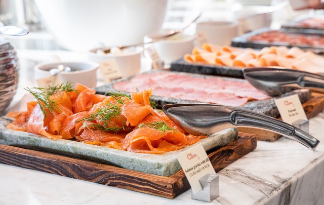 Tận hưởng kỳ nghỉ đẳng cấp v&agrave; kh&aacute;m ph&aacute; vẻ đẹp th&agrave;nh phố c&ugrave;ng The Reverie Saigon - Ảnh 5.