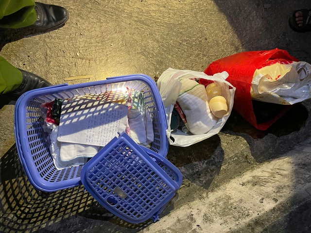 Bé trai Nghệ An bị bỏ rơi trong đêm cùng 600.000 đồng và lá thư của mẹ - Ảnh 2.