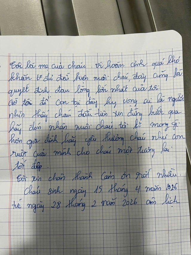Bé trai Nghệ An bị bỏ rơi trong đêm cùng 600.000 đồng và lá thư của mẹ - Ảnh 3.
