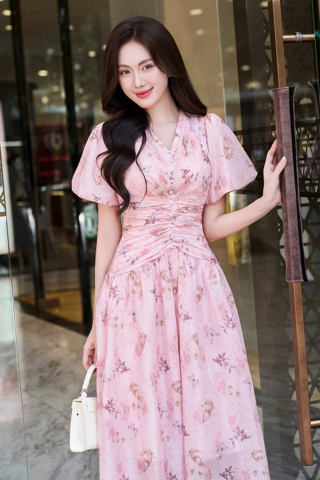 Diện váy hoa sao cho xinh mà không bị 'sến'? - Ảnh 1.