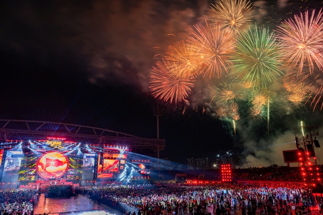 40.000 kh&aacute;n giả h&ograve;a nhịp y&ecirc;u nước c&ugrave;ng &lsquo;&Acirc;m vang Tổ quốc&rsquo;- Ảnh 2.