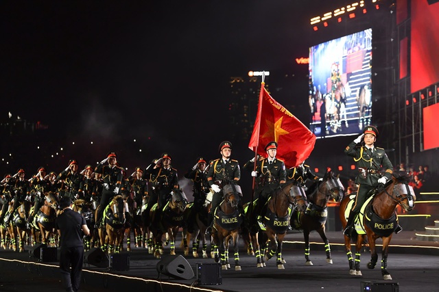 40.000 kh&aacute;n giả h&ograve;a nhịp y&ecirc;u nước c&ugrave;ng &lsquo;&Acirc;m vang Tổ quốc&rsquo;- Ảnh 14.