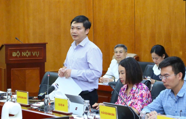 V&igrave; sao Bộ Nội vụ giữ đề xuất tăng lương cơ sở 2,53 triệu d&ugrave; c&oacute;&yacute;kiến kh&aacute;c? - Ảnh 1.