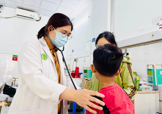 Diễn biến mới vụ nghi ngộ độc thực phẩm tại Trường ti&ecirc;̉u học Đặng Thùy Trâm TP.HCM - Ảnh 1.