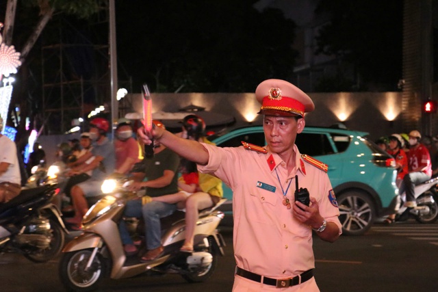 TP.HCM bắn ph&aacute;o hoa 30.4: Cấm xe h&agrave;ng loạt tuyến đường, người d&acirc;n cần lưu &yacute; - Ảnh 2.