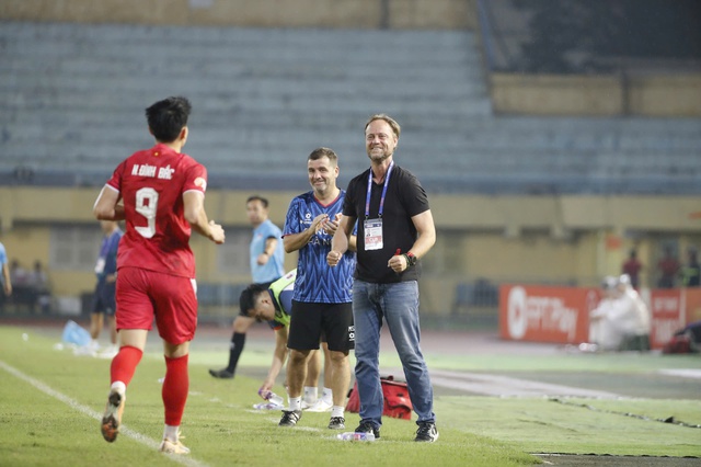 Ch&acirc;n s&uacute;t nội li&ecirc;n tục ghi b&agrave;n, đội tuyển Việt Nam nhiều 's&uacute;ng' tốt: Ngại g&igrave; Indonesia!- Ảnh 2.