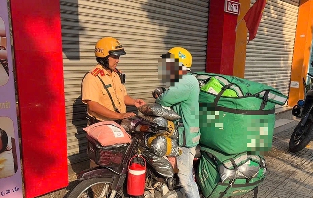 Hơn 1.000 xe m&aacute;y bị phạt nguội vỉa h&egrave; TP.HCM, c&aacute;ch tra cứu - Ảnh 1.