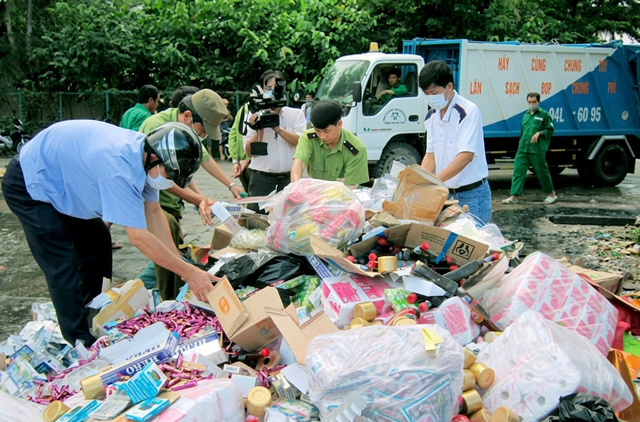 Bộ C&ocirc;ng an đề xuất bổ sung tội 'sản xuất, bu&ocirc;n b&aacute;n h&agrave;ng k&eacute;m chất lượng' - Ảnh 1.